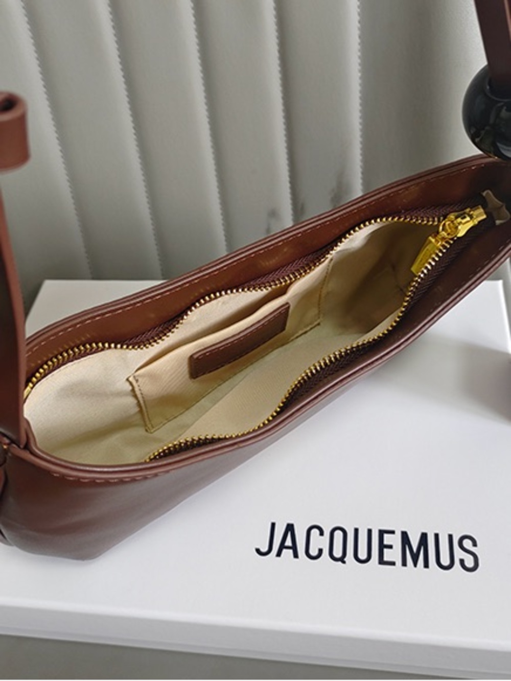 Jacquemus Brown Leather Crescent Shoulder Bag with Black Accent - Picture 4 of 7